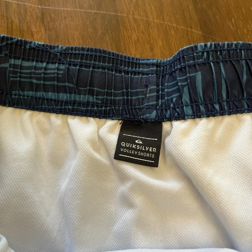 Quiksilver Volley Shorts Mens Medium Psychedelic Surf Swim Trunks Retro PrintAnd